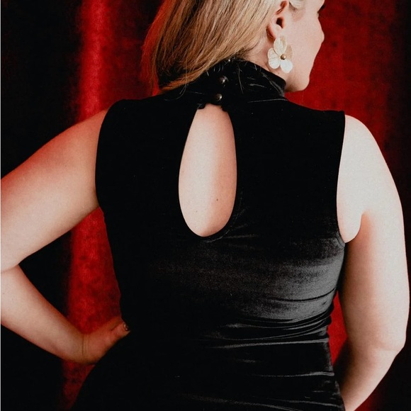 Be a diva! Luxe black velvet two piece pantsuit. - Picture 2 of 2